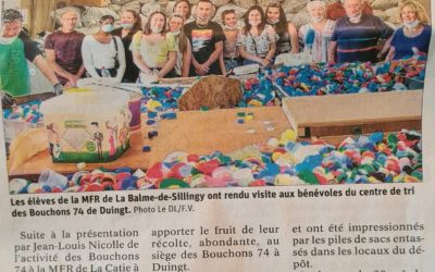 Les élèves de Bac Pro SAPAT remettent la collecte aux Bouchons 74