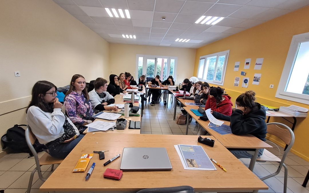 Une table ronde sur le système éducatif de la petite enfance pour les 1ère SAPAT