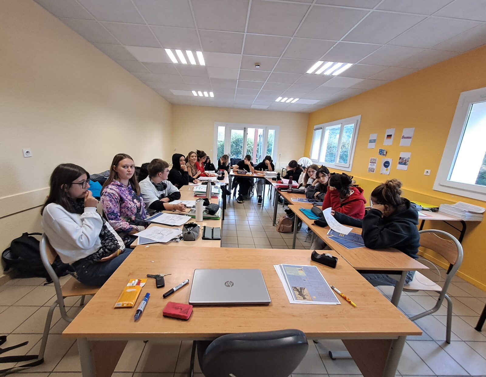 Une table ronde sur le système éducatif de la petite enfance pour les 1ère SAPAT